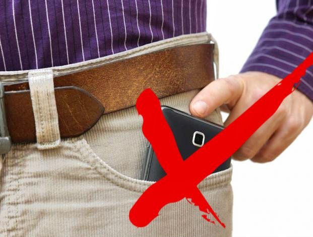 llevar el celular en el bolsillo del pantalon es peligroso